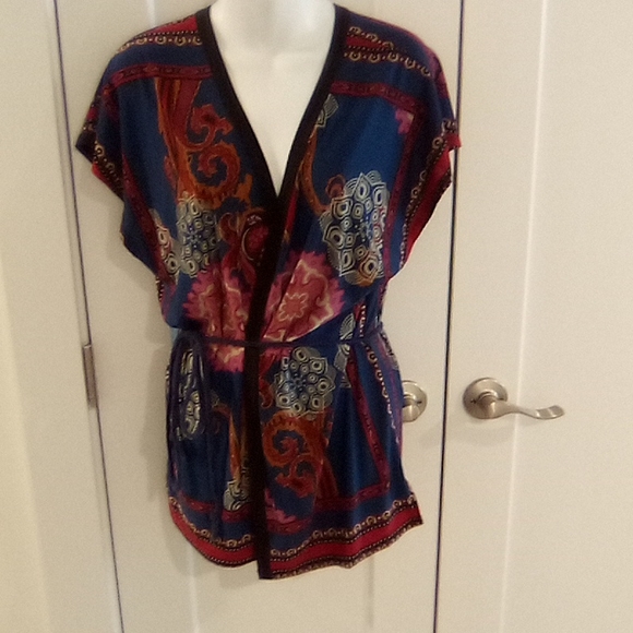 Silk like Oxford Circus Kimono Wrap Top - Picture 10 of 15